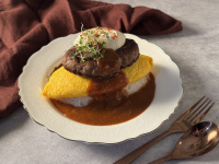 漢堡排歐姆蛋包飯佐鄉村莊園醬