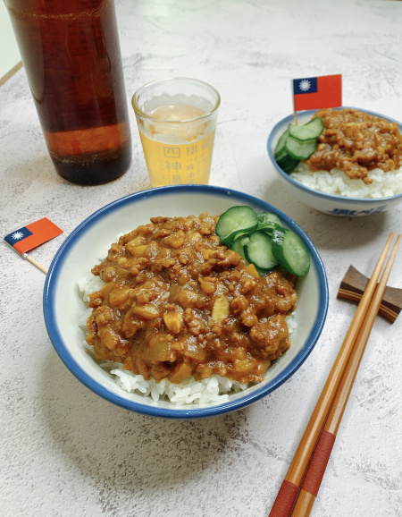 台灣夏日咖哩滷肉飯