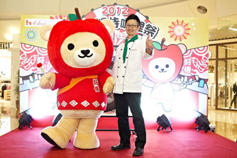 日本好侍咖哩祭由好侍大明星咖哩熊 與咖哩達人小林大輔揭開活動序幕。